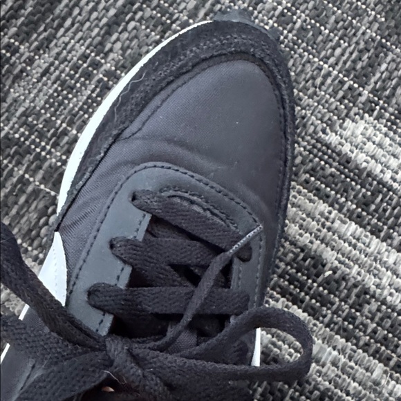 Nike Waffle Debut - Black and White Sneakers - Size 6.5 - Picture 4 of 5